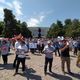 Фото 24-kg.com. Начавшийся в Бишкеке возле Жогорку Кенеша митинг в поддержку Орхана Инанды продолжился у здания правительства
