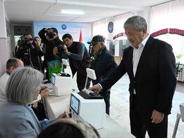 Министрлер Кабинетинин төрагасы Бишкектеги &#8470;&nbsp;1123 шайлоо тилкесинде добуш берди 