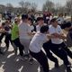 Фото 24-kg.com. Игра в перетягивание каната