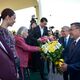 Фото пресс-службы президента КР. В Бишкеке открыли памятник «Золотой мост дружбы» 