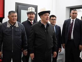 В&nbsp;Кара-Суу открыли новый стадион &laquo;Манас&raquo;: приехали президент и&nbsp;глава ГКНБ 