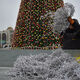 Фото пресс-службы мэрии . В Бишкеке начали убирать главную елку страны