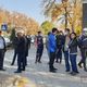 Фото 24-kg.com. У здания Верховного суда собрались сторонники Алмазбека Атамбаева