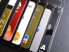 Запрет передачи третьим лицам банковской карты пропишут в&nbsp;клиентском договоре 