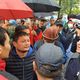 Фото 24-kg.com. У здания суда начался митинг сторонников и противников партии «Кыргызстан»