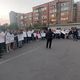 Фото 24-kg.com. У здания Первомайского райсуда собрались сторонники Алмазбека Бейшеналиева