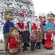 Фото ИА «24-kg.com». Фотография у новогодней елки на площади Ала-Тоо. Бишкек, 2017 год