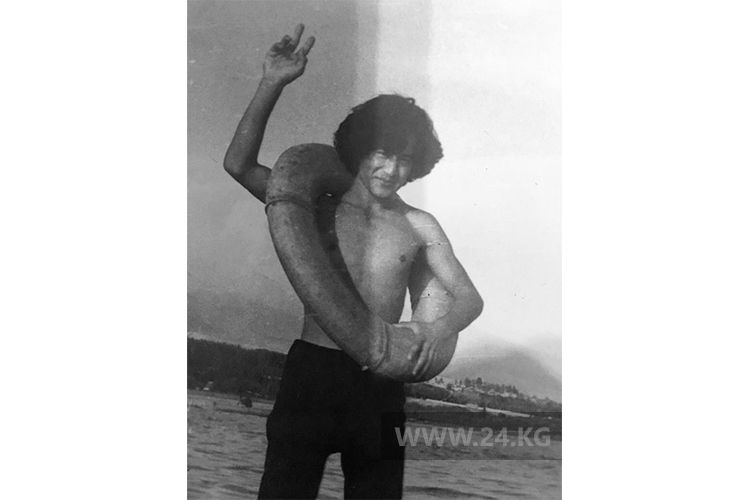 из семейного архива Омурбека Текебаева