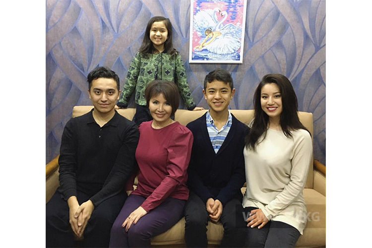 из семейного архива Омурбека Текебаева