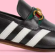 Фото Gucci. Туфли-бутсы с тремя полосками выпустили Adidas и Gucci 