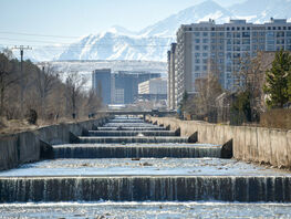 Сотни незаконных построек выявили в Бишкеке вдоль БЧК и рек Аламедин и Ала-Арчи