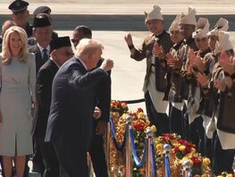 Президент США не удержался. Он станцевал во время встречи в Малайзии