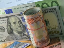 Рубль сильно просел, тенге тоже дешевеет. Курс валют на&nbsp;12&nbsp;декабря 