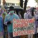 Фото 24-kg.com. У здания суда начался митинг в поддержку и против партии «Кыргызстан»