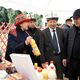 Фото пресс-службы президента. Садыр Жапаров и первая леди приняли участие в посадке деревьев в парке «Ала-Арча»
