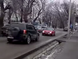 В&nbsp;Бишкеке машины ехали навстречу по&nbsp;дороге с&nbsp;односторонним движением 