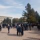 Фото 24-kg.com. К Дому правительства продолжают прибывать люди