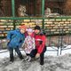 Фото из личного архива. Алтынбек Кожокеев с сыном Айдаром и дочерью Айсалкын