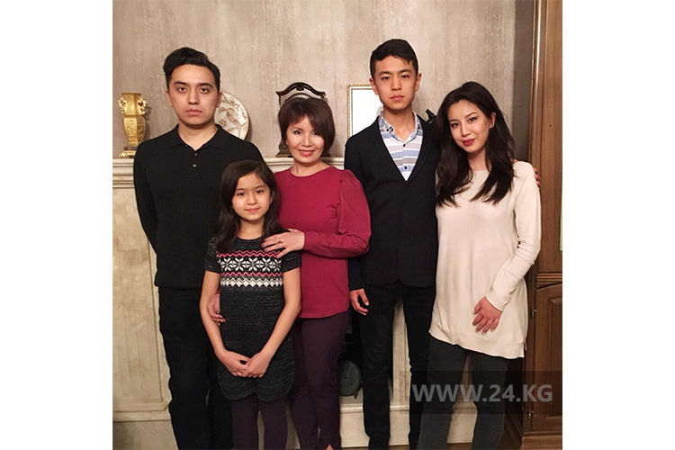 из архива Омурбека Текебаева