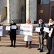 Фото 24-kg.com. Возле здания Жогорку Кенеша проходит митинг против референдума