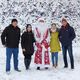 Фото ИА «24-kg.com». Фотография с Дедом Морозом у новогодней елки на площади Ала-Тоо. Бишкек, 2017 год