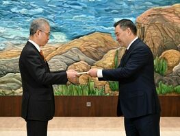 Садыр Жапаров Япониянын Кыргызстандагы элчисинин ишеним грамотасын кабыл алды 